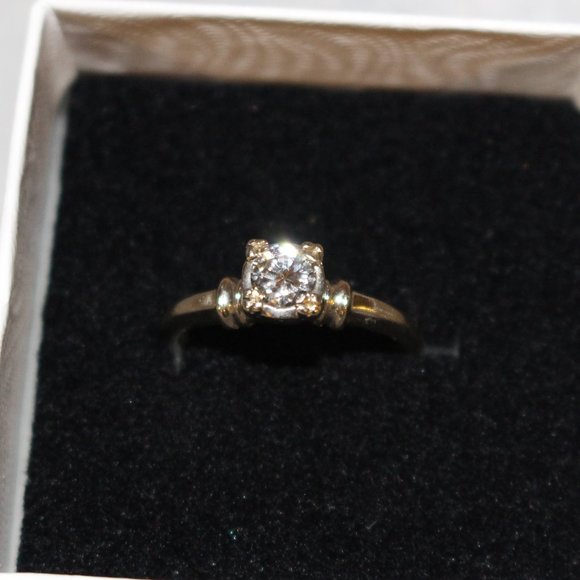 .35 CT Untreated Mined Diamond Ring in White Gold - Picture 6 of 9
